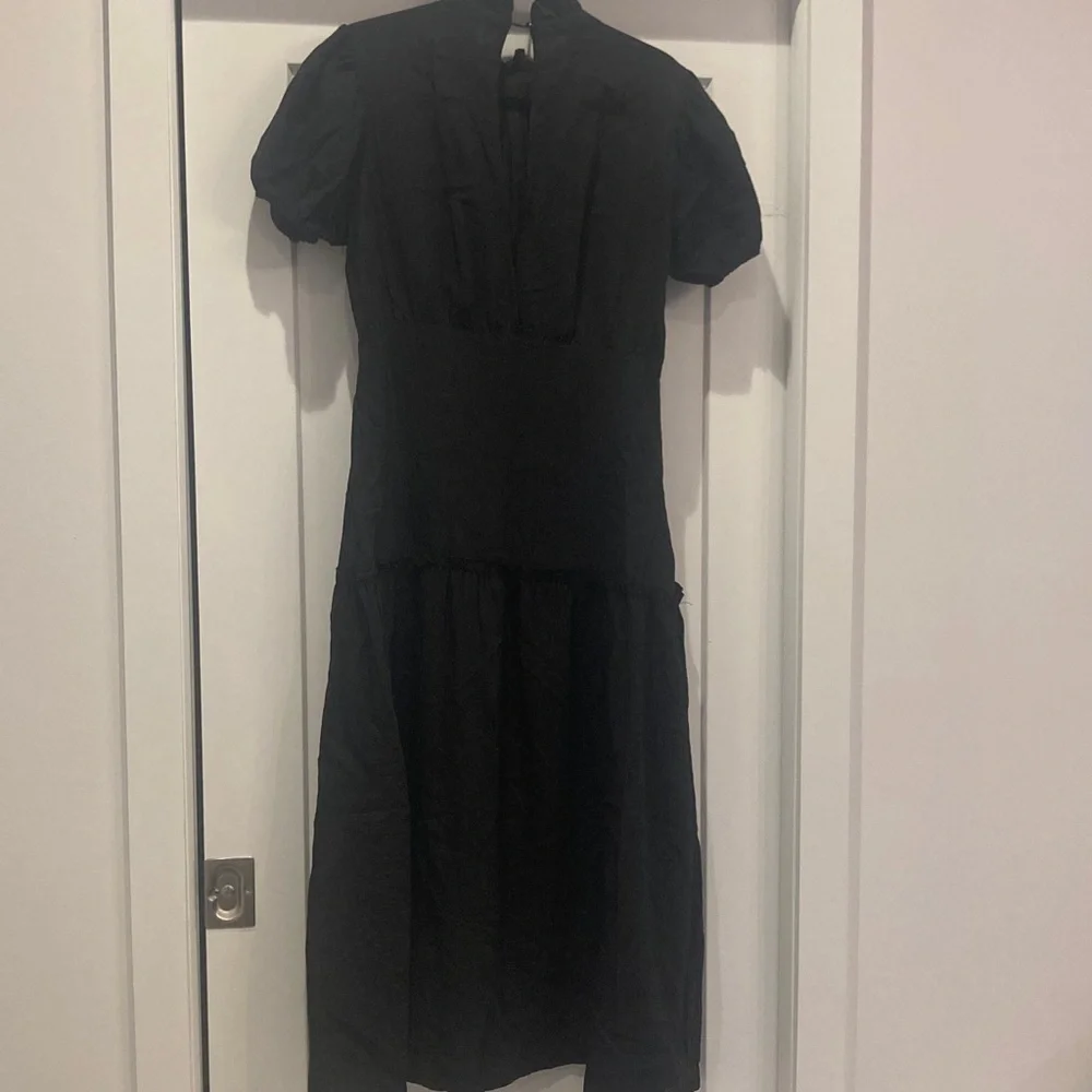 Classic Black Puff-Sleeve Midi Dress - Elegant Everyday Style